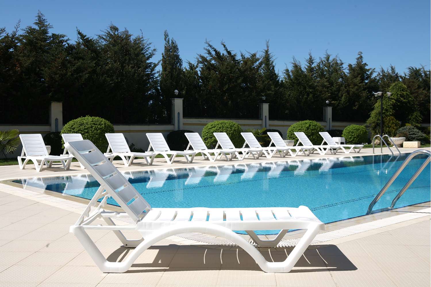 Aqua-Sunlounger-Ambiance_cx4lpr-1.jpg